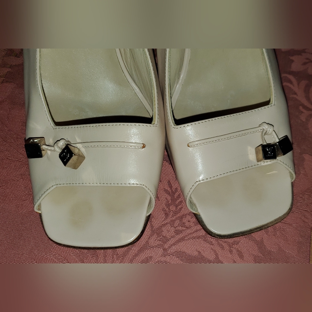 Louis Vuitton Women's Cream Leather Slingback Pumps 8 1/2 M - Picture 2 of 16